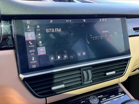 Used 2019 Porsche Cayenne image 31