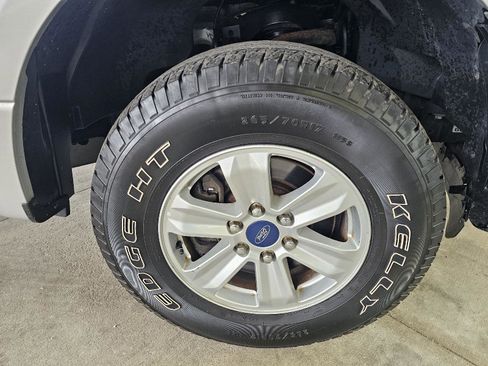 Used 2015 Ford F150 XLT image 9