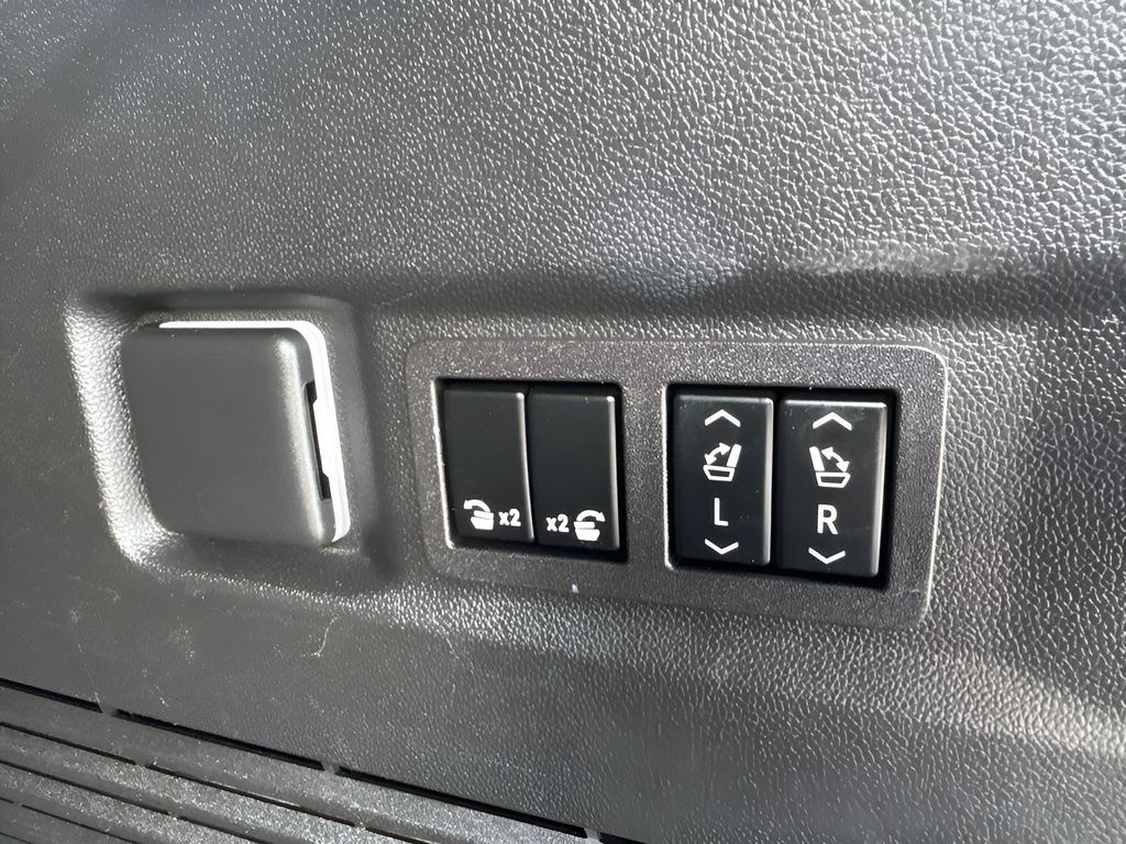 Used 2023 GMC Yukon Denali w/ LPO, Floor Liner Package AWD/4WD image 12