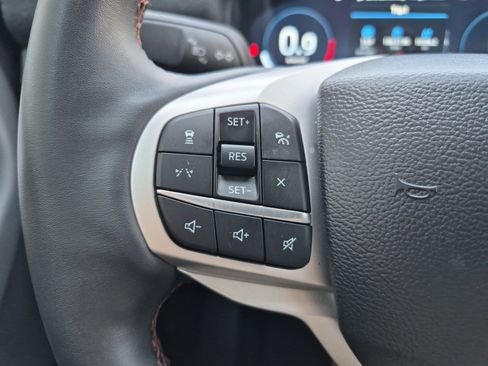 Used 2025 Ford Explorer Active image 26