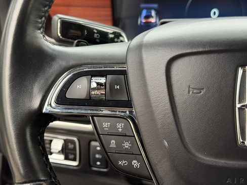 Used 2024 Lincoln Navigator Reserve image 14