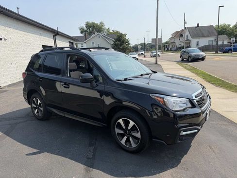 Used 2017 Subaru Forester 2.5i Premium AWD/4WD image 6
