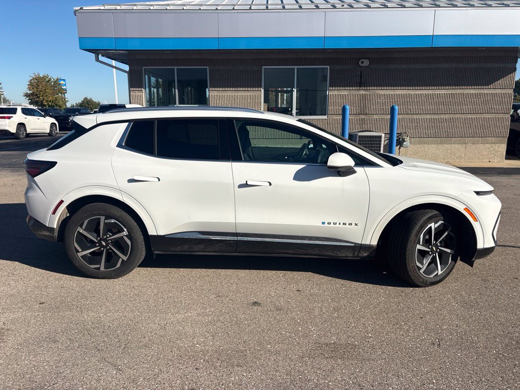 Used 2024 Chevrolet Equinox EV LT AWD/4WD image 11