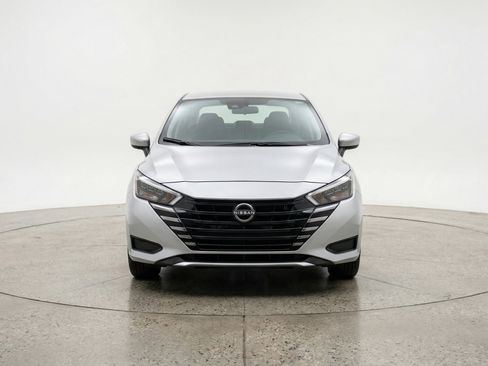 Used 2025 Nissan Versa SV image 2
