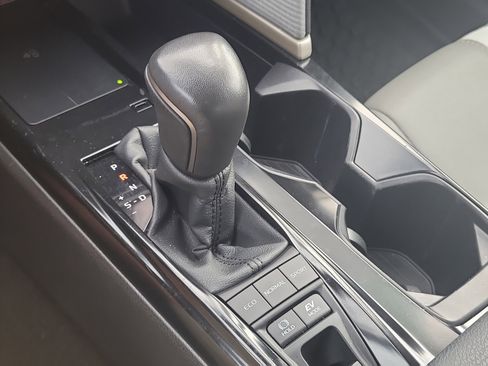 Used 2025 Toyota Camry SE image 26