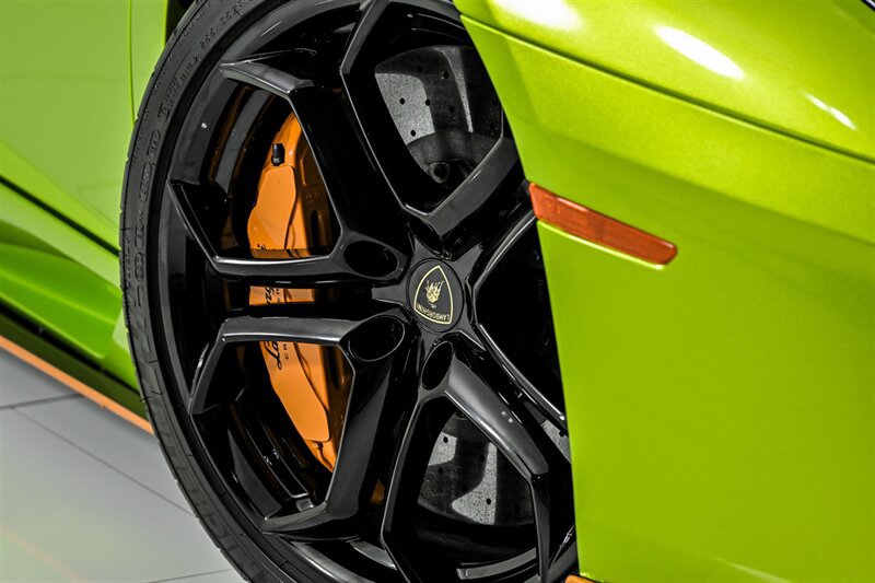 Used 2012 Lamborghini Aventador LP 700-4 AWD/4WD image 4