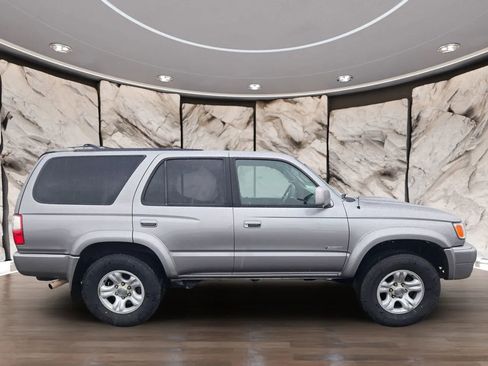 Used 2002 Toyota 4Runner SR5 image 4