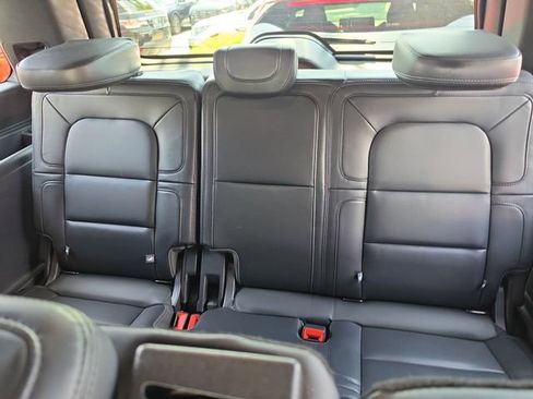 Used 2024 Lincoln Navigator Premiere AWD/4WD image 11