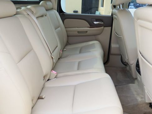 Used 2012 Chevrolet Avalanche LTZ RWD image 29