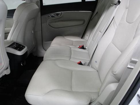 Used 2020 Volvo XC90 T6 Momentum image 18