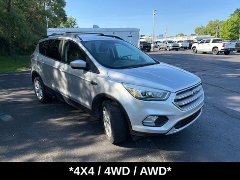 Used 2017 Ford Escape SE w/ Equipment Group 201A AWD/4WD image 2