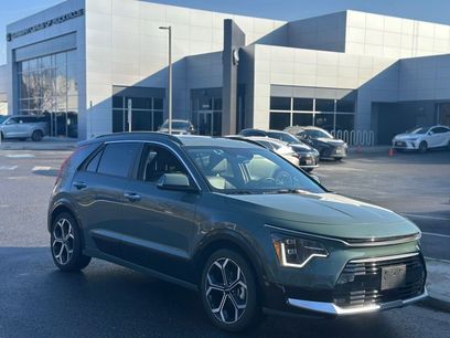 Used 2024 Kia Niro SX Touring