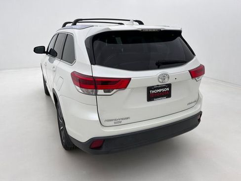 Used 2018 Toyota Highlander XLE AWD/4WD image 8