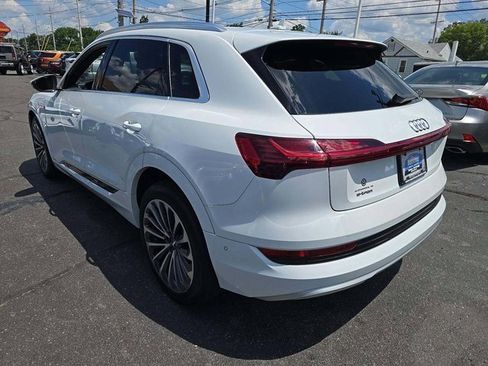 Used 2019 Audi e-tron Prestige w/ Prestige Package image 4