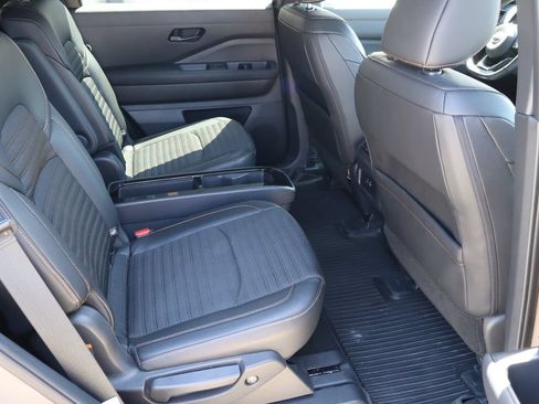 Used 2024 Nissan Pathfinder Rock Creek AWD/4WD image 18