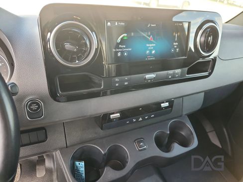 Used 2022 Mercedes-Benz Sprinter 4500 w/ Parking Package image 32