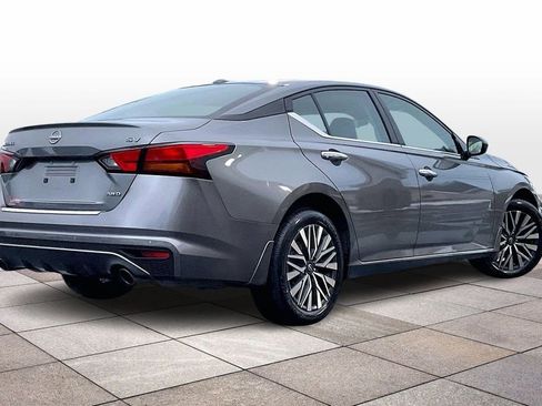 Used 2023 Nissan Altima 2.5 SV w/ SV Premium Package image 12