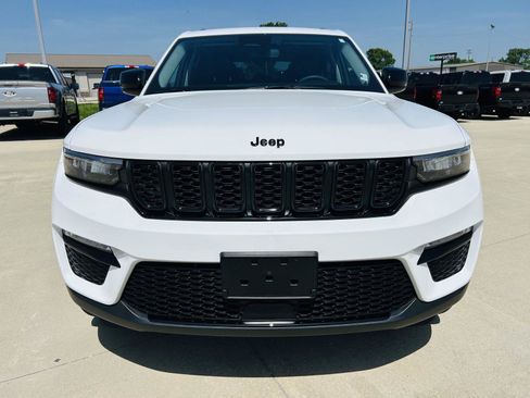 Used 2023 Jeep Grand Cherokee Limited w/ Black Appearance Package AWD/4WD image 36