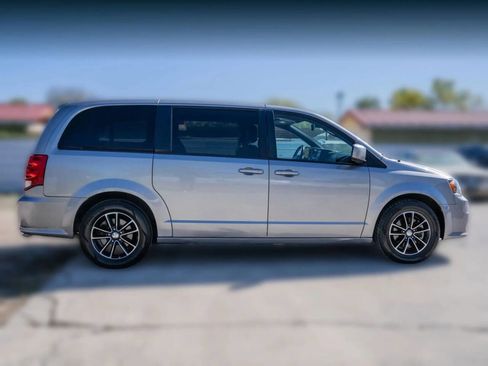 Used 2019 Dodge Grand Caravan GT image 4
