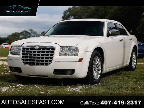 Used 2010 Chrysler 300 Touring RWD image 1