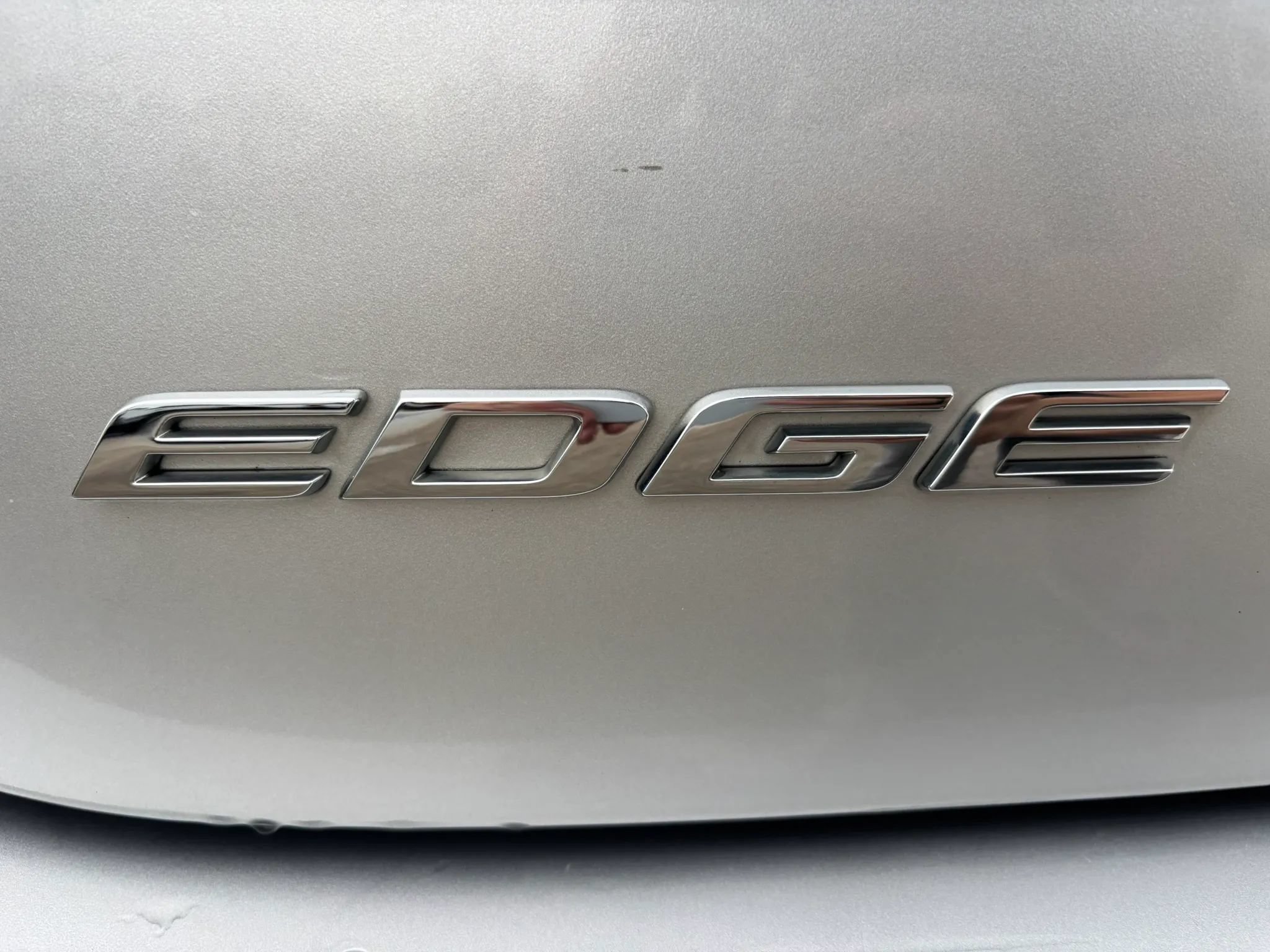 Used 2018 Ford Edge Titanium w/ Equipment Group 301A FWD image 5
