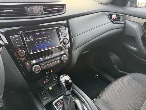 Used 2019 Nissan Rogue SV w/ Premium Package AWD/4WD image 10