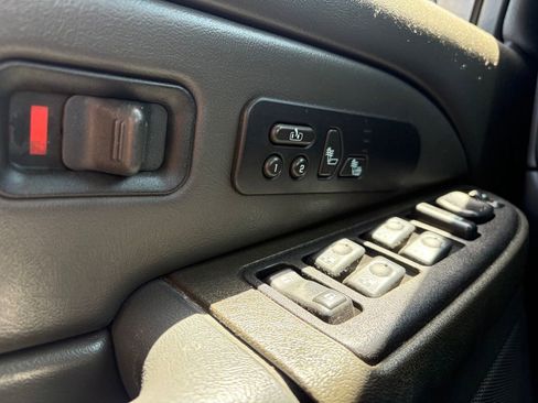Used 2005 Chevrolet Silverado 2500 LT w/ Heavy-Duty Power Package RWD image 12