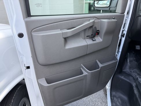 New 2026 Chevrolet Express 3500 Extended RWD image 9