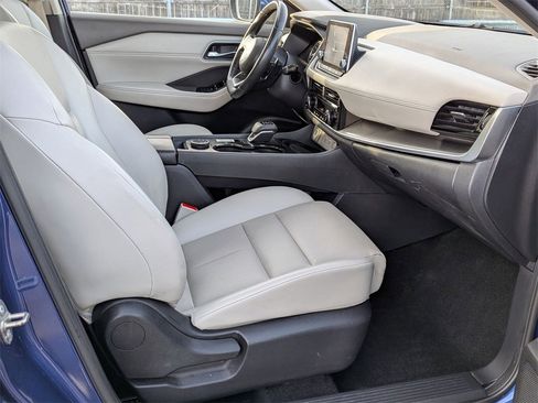 Used 2021 Nissan Rogue SV w/ Premium Package image 22