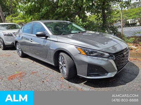 Used 2025 Nissan Altima 2.5 SV FWD image 16