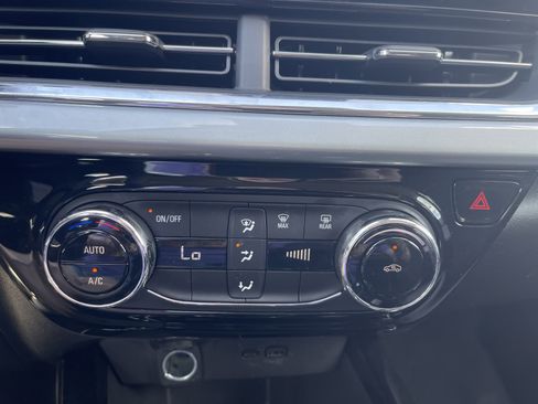 Used 2025 Chevrolet Trax LT image 25