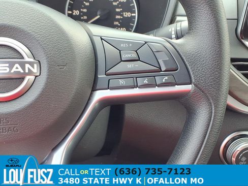 Used 2025 Nissan Altima 2.5 SV FWD image 18