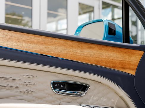 New 2025 Bentley Bentayga Extended Wheelbase image 24