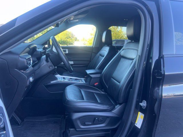 Used 2022 Ford Explorer Limited w/ Equipment Group 301A AWD/4WD image 9