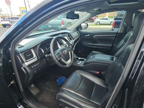 Used 2015 Toyota Highlander Limited w/ Driver Technology Package AWD/4WD image 25