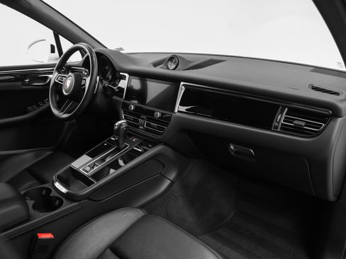 Certified 2024 Porsche Macan image 22