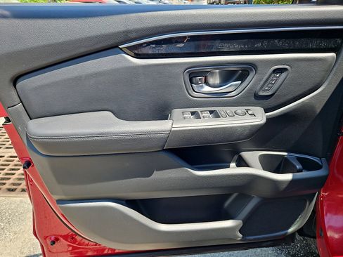 Used 2025 Honda Pilot EX-L image 13