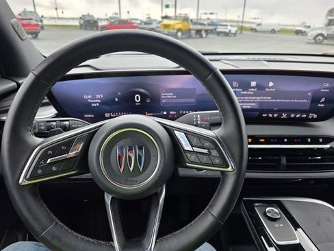 Used 2025 Buick Enclave Preferred image 17