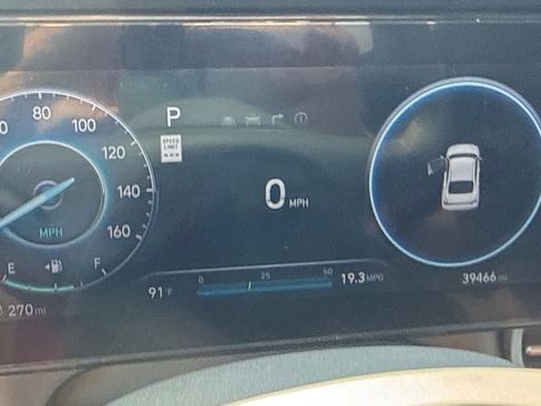 Used 2025 Hyundai Elantra SEL FWD image 17
