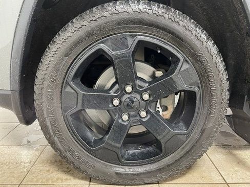 Used 2019 Jeep Grand Cherokee Laredo AWD/4WD image 7
