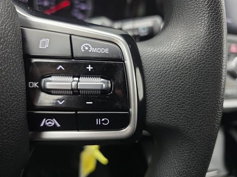 Used 2021 Kia Sorento LX AWD/4WD image 19