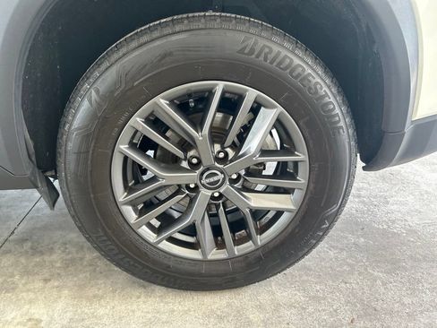 Used 2024 Nissan Rogue S FWD image 15