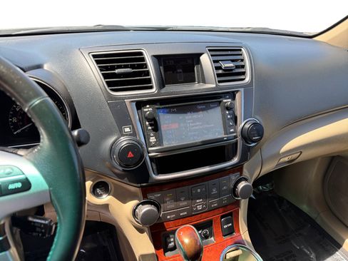 Used 2013 Toyota Highlander Limited AWD/4WD image 12
