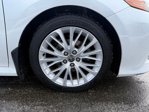 Used 2020 Toyota Camry XLE image 27