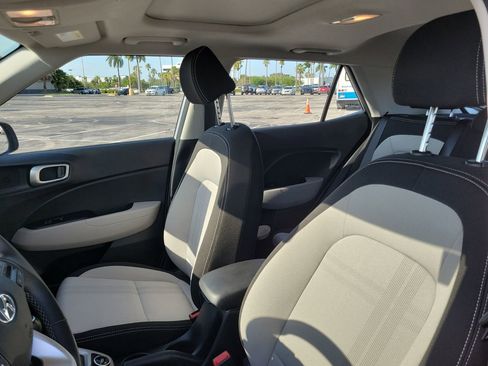 Used 2023 Hyundai Venue SEL FWD image 20