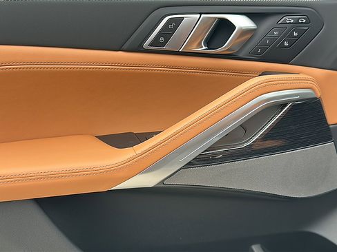 New 2026 BMW X6 xDrive40i w/ Climate Comfort Package image 13