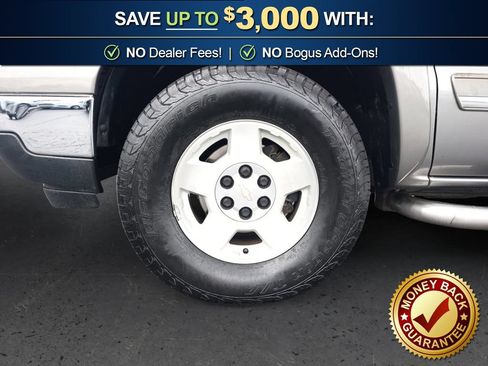 Used 2006 Chevrolet Silverado 1500 LT w/ Onstar Plus Package AWD/4WD image 13