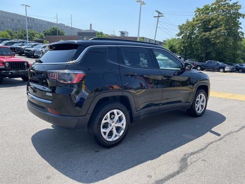Used 2024 Jeep Compass Latitude AWD/4WD image 8