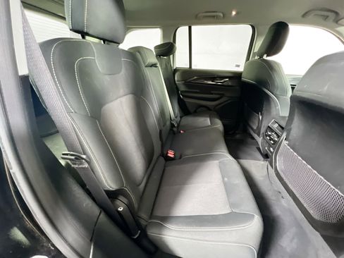 Used 2023 Jeep Grand Cherokee Laredo image 23