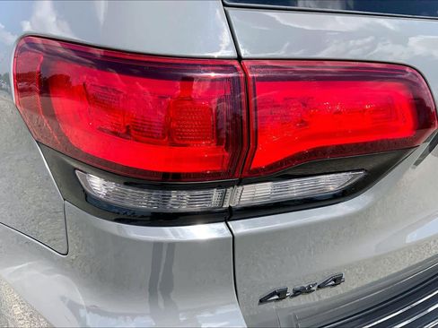 Used 2022 Jeep Grand Cherokee Laredo X AWD/4WD image 28